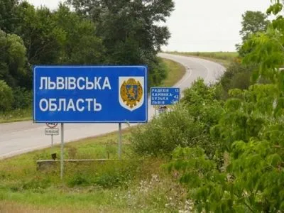 Львівщина: пожежі у двох населених пунктах, людей просять не виходити з укриттів