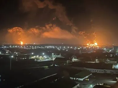 У росії загорілося на нафтобазі у Брянську
