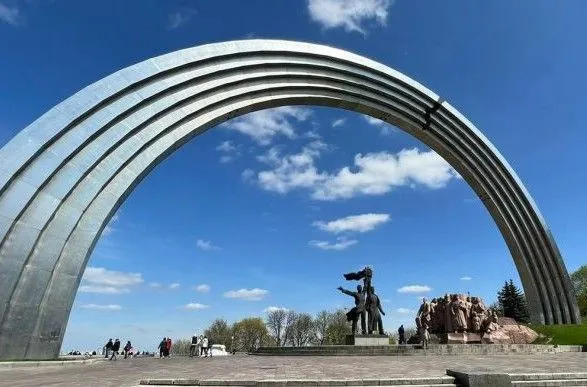 arku-duzhbi-narodiv-u-kiyevi-pereymenuyut-na-arku-svobodi-ukrayinskogo-narodu-kmda