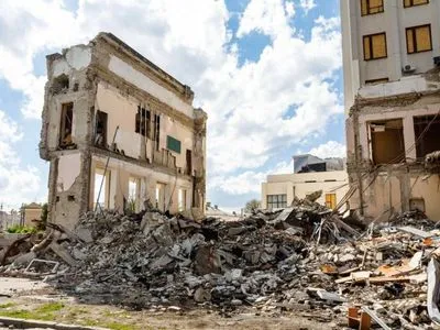 Стіни відбудуємо і статус студентської столиці збережемо: Синєгубов показав фото знищених вишів Харкова
