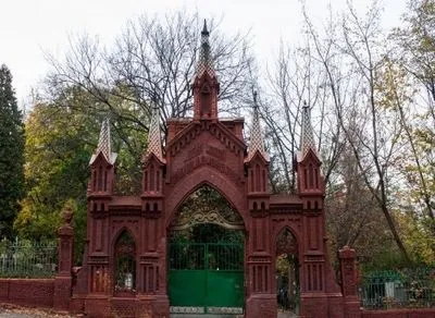 Киевлян призвали не посещать кладбища в поминальные дни