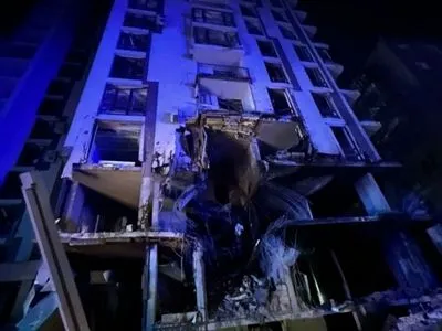 Обстріл Києва: окупанти влучили у жилий будинок, госпіталізовано трьох людей