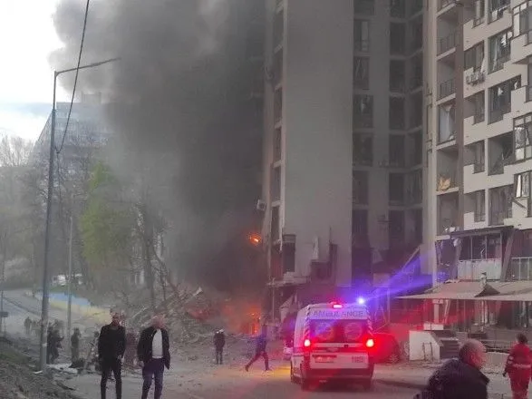 Ракетный удар оккупантов по Киеву: четыре человека госпитализировали