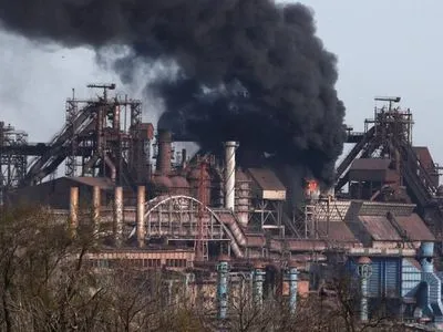Над заводом "Азовсталь" знову видно дим