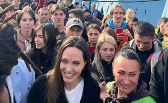 Достали с того света даже Кобзона: в МИДе прокомментировали российские упреки в сторону визита Джоли во Львов