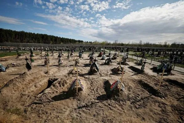 На Київщині виявили вісім масових поховань мирних жителів