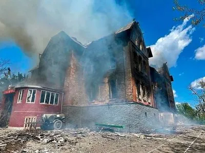 Витримала дві світові війни: на Луганщині окупанти знищили 100-річну гімназію