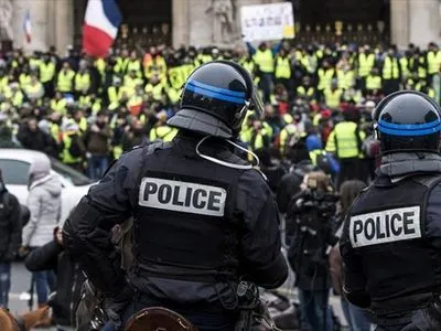 Первомайское шествие в Париже закончилось столкновением с полицией: арестованы 54 человека