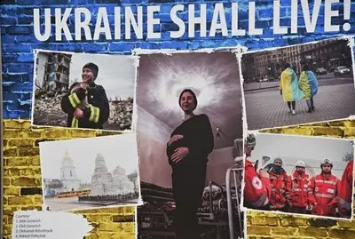 У МИД Чехии открыли выставку фотографий с кадрами из Бучи, Ирпеня и других городов Украины, где российская армия совершила все преступления против человечества
