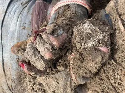 "Сорванные ногти. Связанные руки": нашли еще одну общую могилу в Киевской области