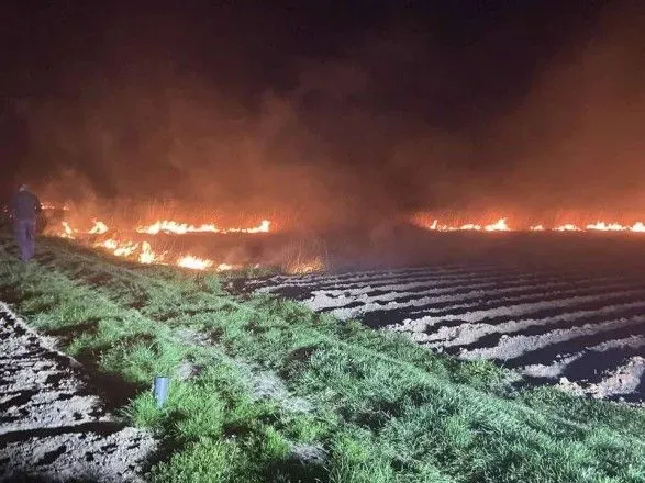 Через ракетний удар по Броварському районі Київщини спалахнула пожежа