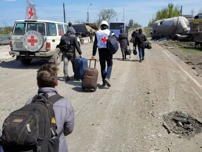 ООН и Красный Крест приступают к третьей операции по эвакуации граждан из Мариуполя