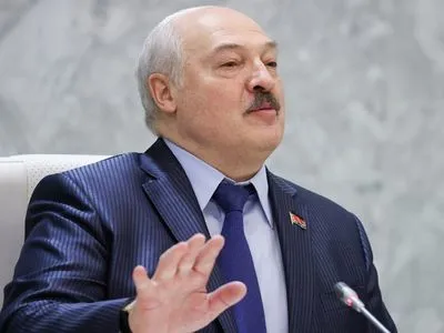Лукашенко заявил, что война россии с Украиной "затягивается", а применение ядерного оружия - неприемлемо