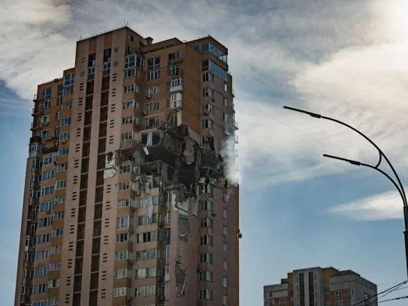 В Киеве из-за вражеских обстрелов повреждено более 200 жилых домов