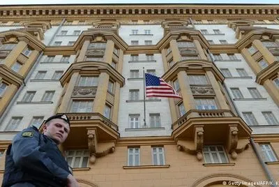 Посольство США в Москві застерігає американців уникати масових зібрань під час Дня Перемоги в росії