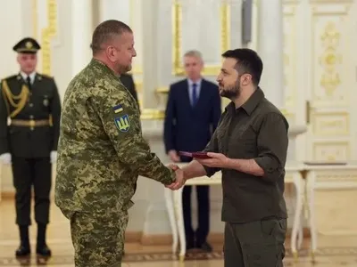 В Украине новое военное отличие "Крест боевых заслуг": первым кавалером стал Валерий Залужный