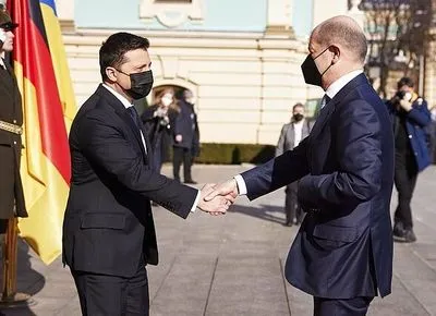 Зеленский призвал канцлера Германии посетить Украину 9 мая