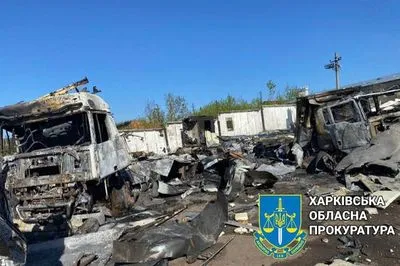 россияне в очередной раз обстреляли Богодухов в Харьковской области, повреждено 13 автомобилей