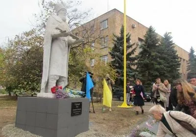 В Мангуше российские оккупанты снесли памятник гетману Сагайдачному