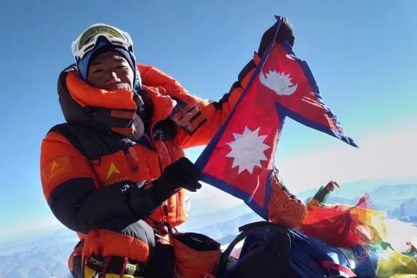 Непалець підкорив Еверест в рекордний 26-й раз
