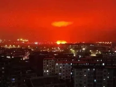 Над Китаєм повисло червоне небо: спеціалісти розповіли причину
