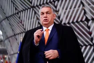Голова Єврокомісії їде до Угорщини говорити з Орбаном. Країна вже тиждень блокує санкції ЄС проти рф