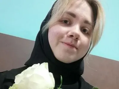 З "Цинковими хлопчиками" і білою трояндою у руках: у росії затримали активістку антивоєнного опору