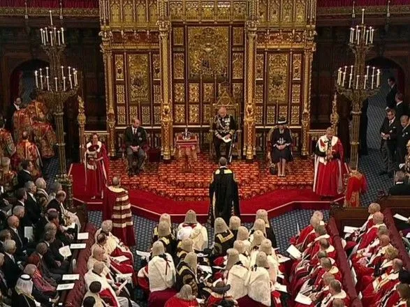 Принц Чарльз вперше замінив Єлизавету ІІ на церемонії відкриття парламенту: здавався емоційним