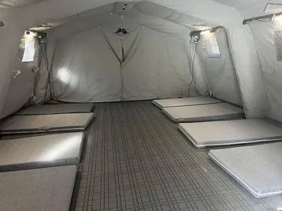 В Ирпене начал работу первый палаточный городок для людей, лишившихся жилья