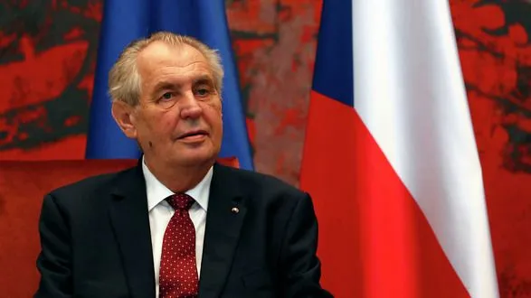 Президент Чехии разрешил более сотни граждан воевать в ВСУ