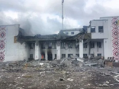 В Харьковской области оккупанты ракетным ударом уничтожили дом культуры: там был гумштаб