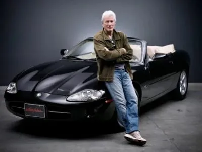 Річард Гір виставив на аукціон раритетний Jaguar, щоб допомогти українцям