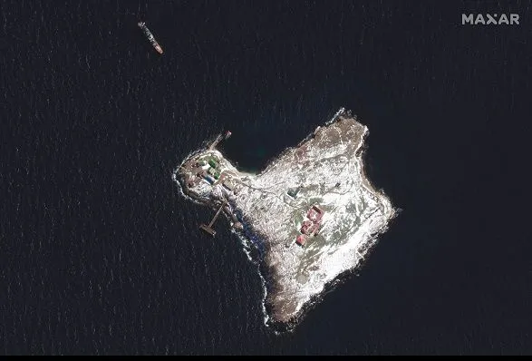 На острові Зміїний окупанти намагаються встановити системи ППО