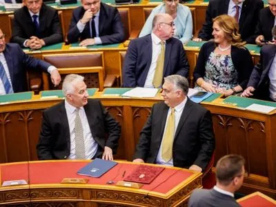 Орбан вп’яте очолив уряд Угорщини: з Брюсселя з привітаннями зразу нагадали йому про виклики, з якими ЄС має спільно впоратися
