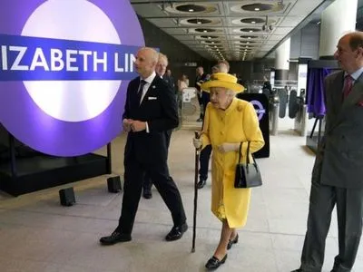 Британська королева відвідала нову гілку метро Лондона, яка названа в її честь