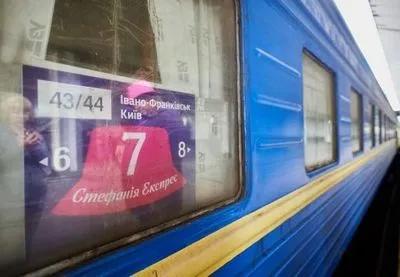 Пісня на честь мами Стефанії тепер звучить на вокзалах України як гімн перемоги - Укрзалізниця
