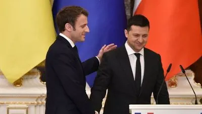 Макрон обсудил с Зеленским предоставление Францией гарантй безопасности Украине