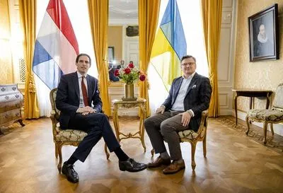 Кулеба у Гаазі зустрівся з нідерландським колегою: зосередилися на подальших постачаннях зброї Україні