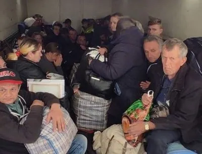 В Луганской области автобус с эвакуированными, где было 6 детей, россияне обстреляли "Градами"