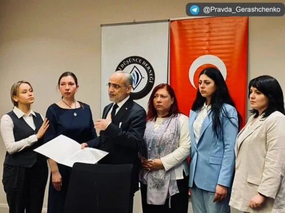 Не допустить издевательств и сохранить жизнь: родные защитников "Азовстали" в Турции провели ряд важных встреч