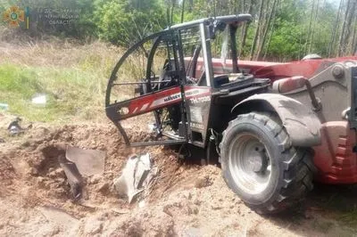 На Чернігівщині трактор підірвався на боєприпасі. Водій отримав травми