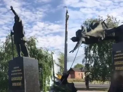 В Харькове снесли памятник князю Александру Невскому