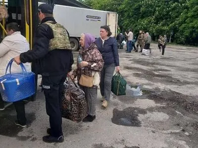 Гайдай: з Луганщини евакуйовано 38 людей