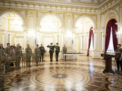 Президент вручив нагороди Героям України та сім'ям загиблих військовослужбовців
