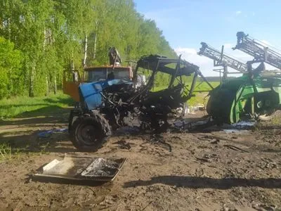 В поле на Черниговщине трактор подорвался на взрывчатке, водитель погиб