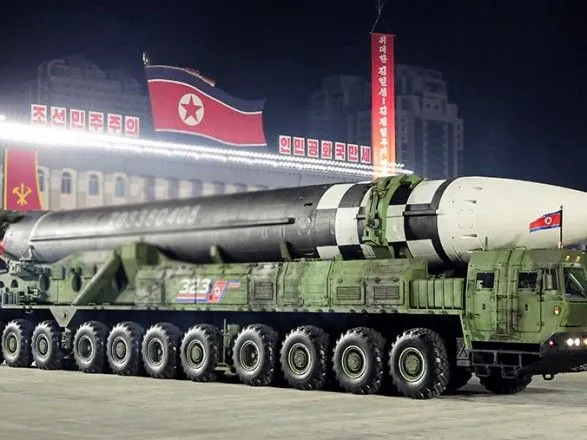 На фоне визита Байдена в Азию КНДР запустила три баллистических ракеты