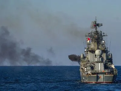 Российские военные забрали из затонувшего крейсера "Москва" тела погибших и секретное оборудование - разведка