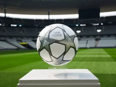 УЄФА показав м’яч фіналу Ліги Чемпіонів з написом “Мир”