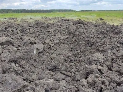 Днепропетровская область: ночью оккупанты попали в поле, от взрыва ракеты воронка в 4 метра