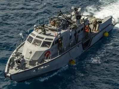 Поблизу Зміїного помітили раніше захоплений окупантами катер ВМС України